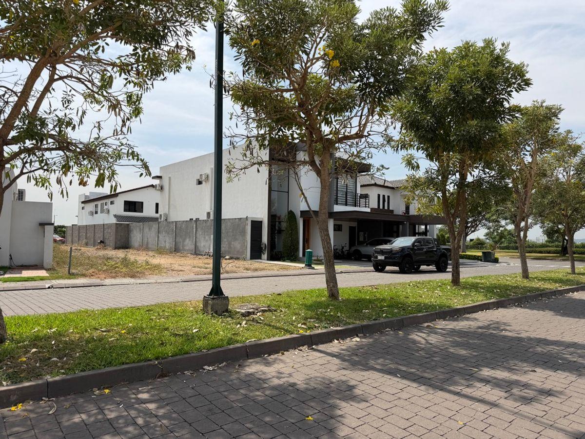 En Venta Terreno de 254,91 m² en Isla Celeste Etapa Estribor - Samborondon L. Torres, Guayas — imagen 4