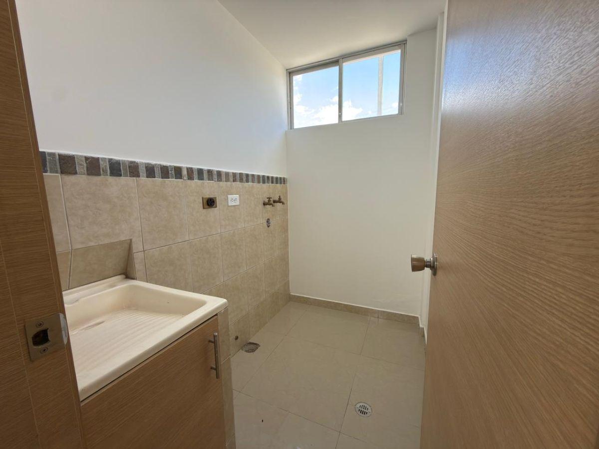 Casa en Venta en Cashapamba Urbanizacion Provada San Ignacio: 2 Habitaciones 105.000 — imagen 6