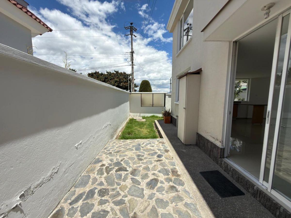 Casa en Venta en Cashapamba Urbanizacion Provada San Ignacio: 2 Habitaciones 105.000 — imagen 5