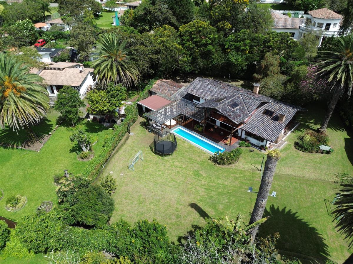 Casa en Venta con Piscina Los Chillos Ontaneda Urbanización Privada — imagen 9