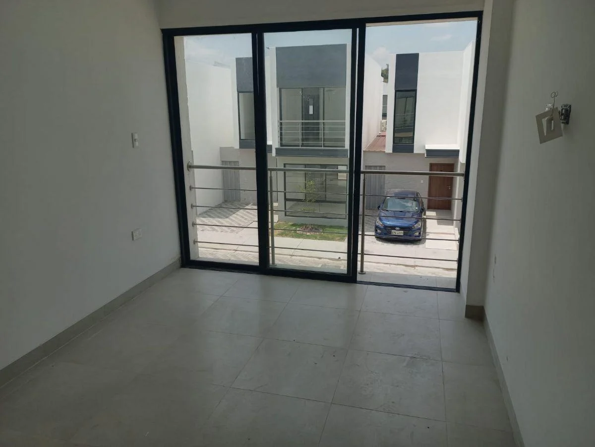 Venta de Casa en Urb. Narcisa Club, Ave Narcisa de Jesús. 3 Dorm.. Guayas — imagen 4