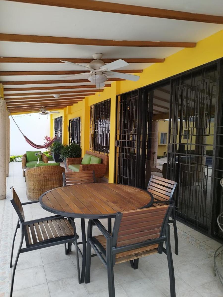 Casa en Venta en Los Ceibos con Piscina, Amplias Áreas Sociales y Suite Independiente, Guayas — imagen 8