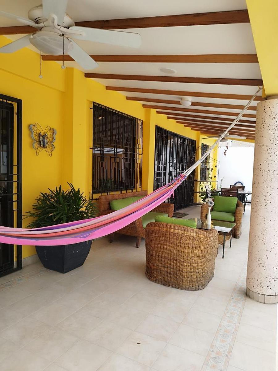 Casa en Venta en Los Ceibos con Piscina, Amplias Áreas Sociales y Suite Independiente, Guayas — imagen 5