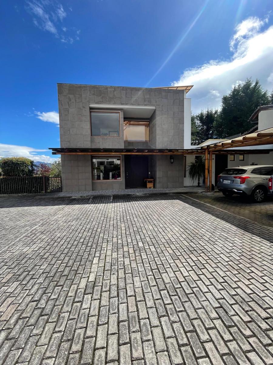 Venta Casa Exclusiva Dos Plantas Dentro de Urb Privada Los Chillos — imagen 9