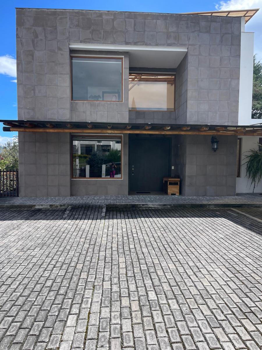 Venta Casa Exclusiva Dos Plantas Dentro de Urb Privada Los Chillos — imagen 8