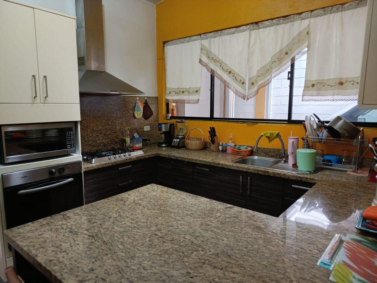 Vendo Casa con Elegante Estilo Rustico en Urb Shyris San Antonio de Pichincha — imagen 10
