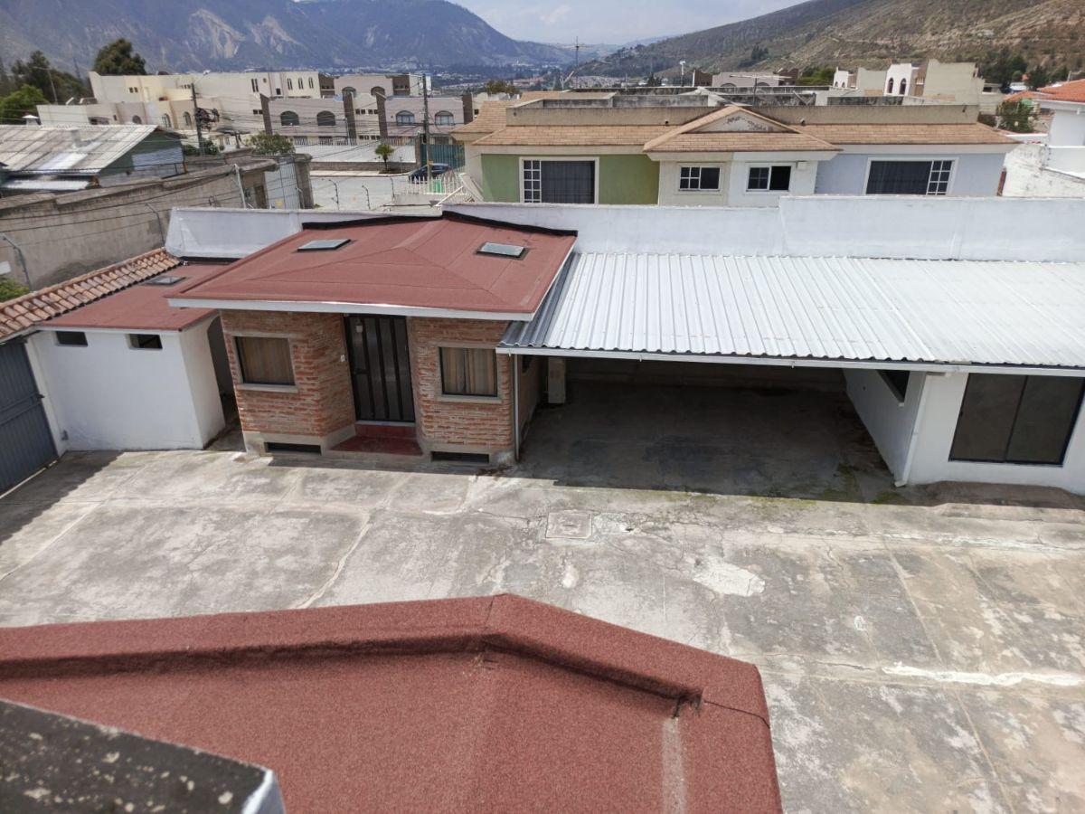 Vendo Casa con Elegante Estilo Rustico en Urb Shyris San Antonio de Pichincha — imagen 3