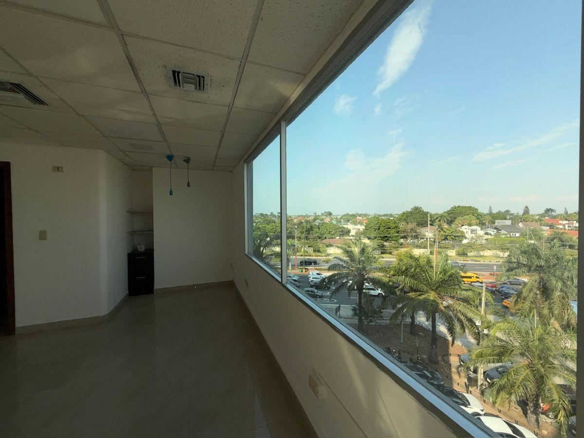 Oficina en Venta de 35 m² con Parqueo y Bodega en Samborondón Plaza - L. Torres, Guayas — imagen 10