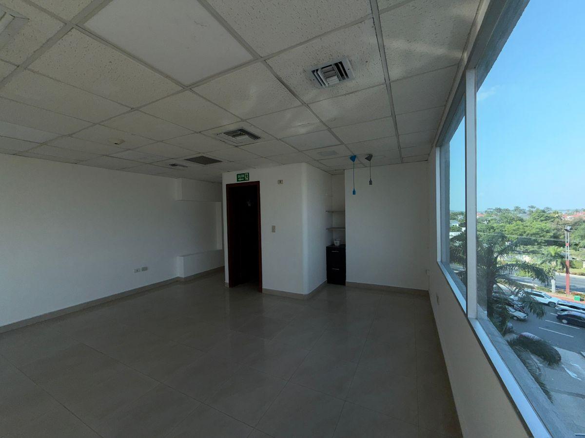 Oficina en Venta de 35 m² con Parqueo y Bodega en Samborondón Plaza - L. Torres, Guayas — imagen 9