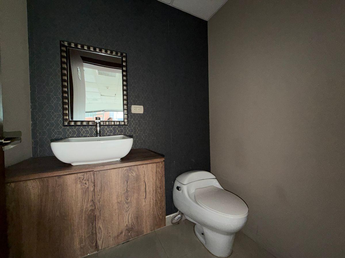 Oficina en Venta de 35 m² con Parqueo y Bodega en Samborondón Plaza - L. Torres, Guayas — imagen 8
