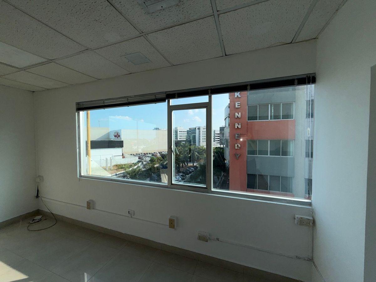 Oficina en Venta de 35 m² con Parqueo y Bodega en Samborondón Plaza - L. Torres, Guayas — imagen 4
