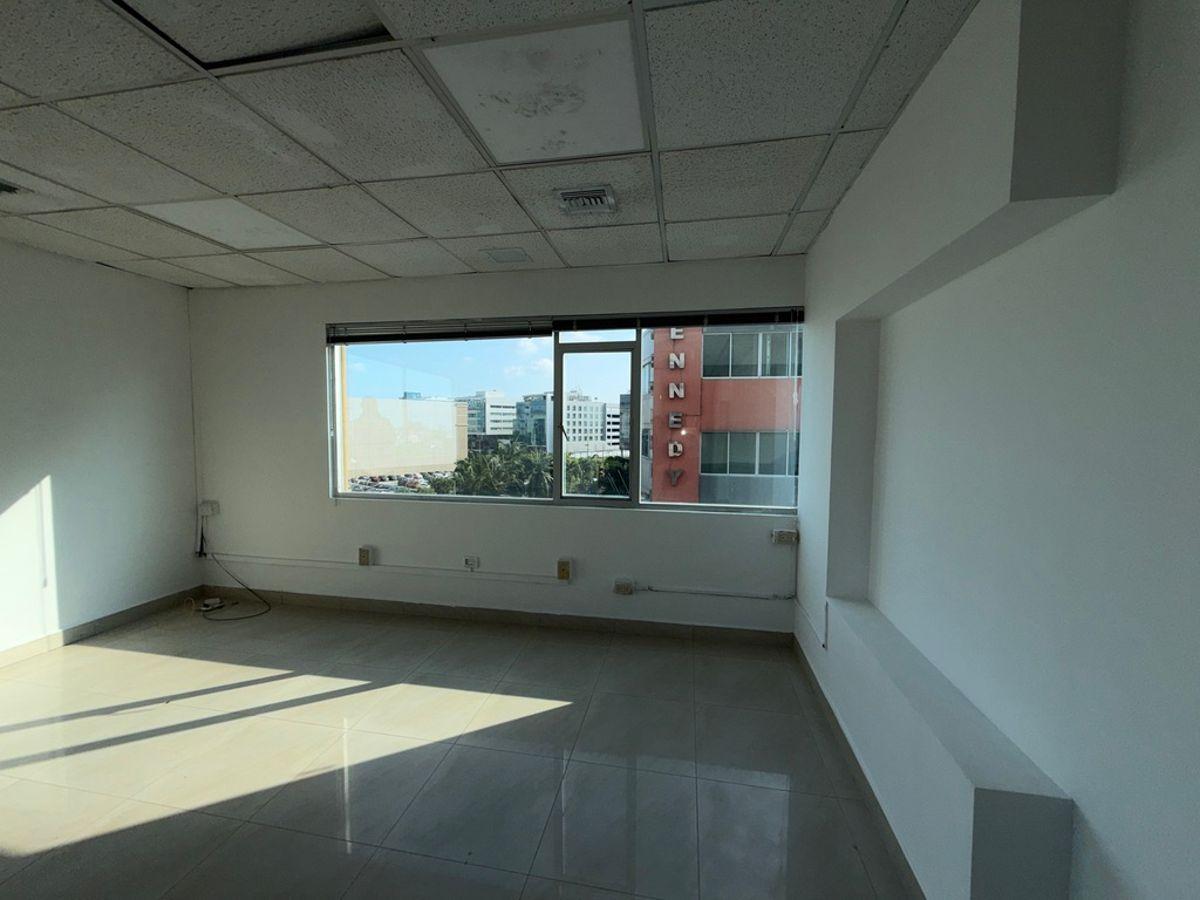 Oficina en Venta de 35 m² con Parqueo y Bodega en Samborondón Plaza - L. Torres, Guayas — imagen 3
