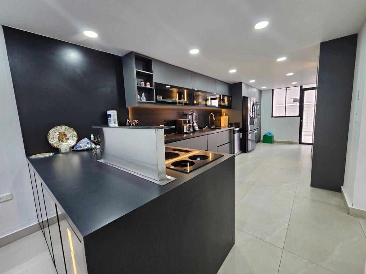 Espectacular Casa de 4 Dorm. con Gran Terraza Bbq | Cumbayá — imagen 4