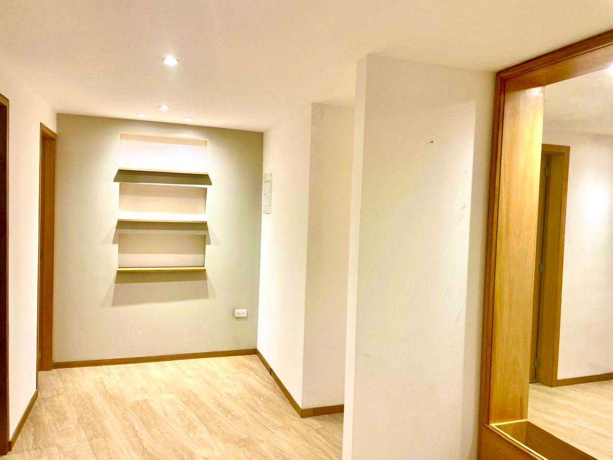 Oficina de Venta o Renta en Centro de Negocios Cumbayá en Av Oswaldo Guayasamin — imagen 7