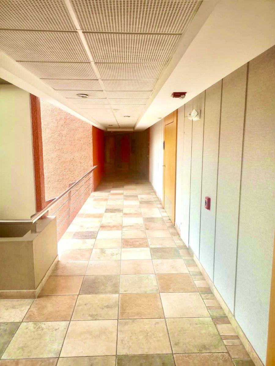 Oficina de Venta o Renta en Centro de Negocios Cumbayá en Av Oswaldo Guayasamin — imagen 4
