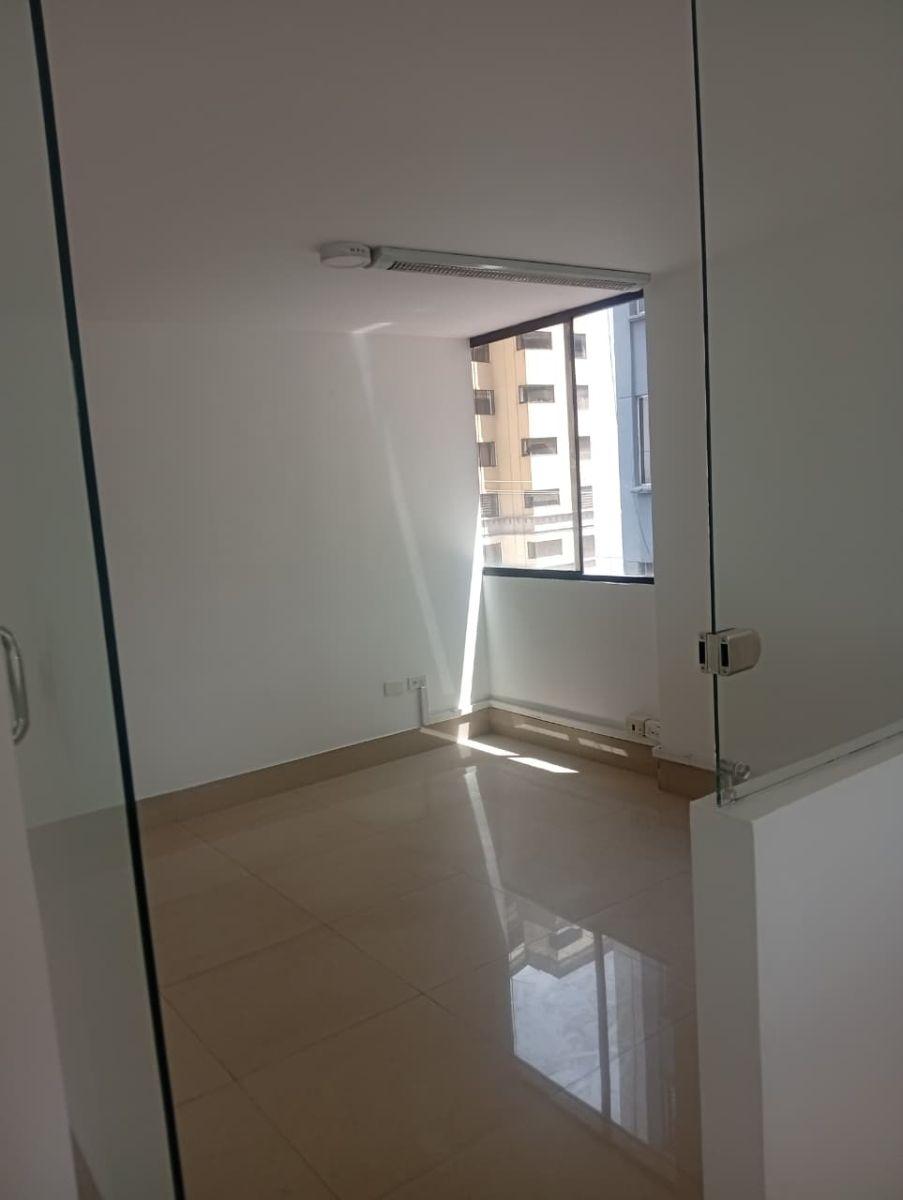 Oficina Comercial de 200 m² en Venta en Iñaquito — imagen 9