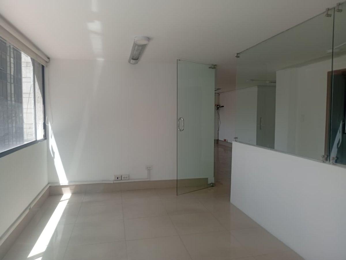 Oficina Comercial de 200 m² en Venta en Iñaquito — imagen 6