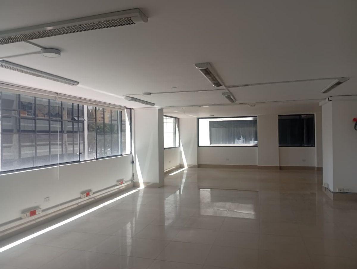 Oficina Comercial de 200 m² en Venta en Iñaquito — imagen 3