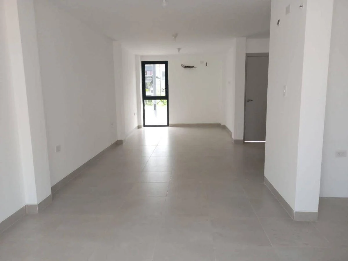 Casa de Venta en La Urbanización Narcisa Club, 3 Dorm., 2 Parqueos. Guayas — imagen 9