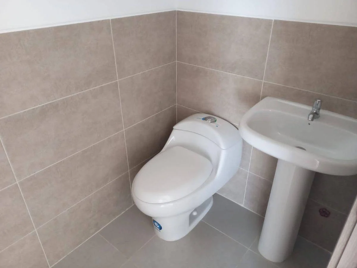 Casa de Venta en La Urbanización Narcisa Club, 3 Dorm., 2 Parqueos. Guayas — imagen 5