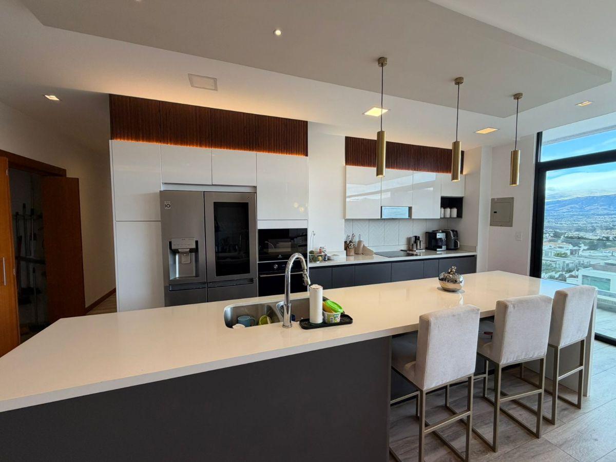 Venta Departamento Amoblado con Diseño y Muebles Koia – San Juan de Cumbayá — imagen 8