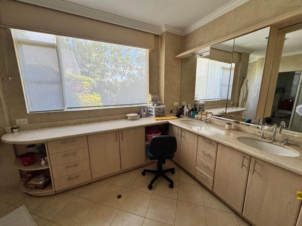 En Venta Casa de 329 m² con 3 Dorm. en Cumbayá — imagen 3