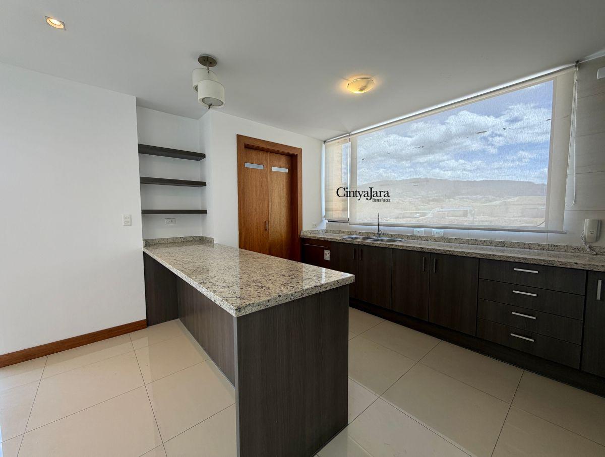 Suite de Venta en Cumbayá, con Vista y Terraza — imagen 6