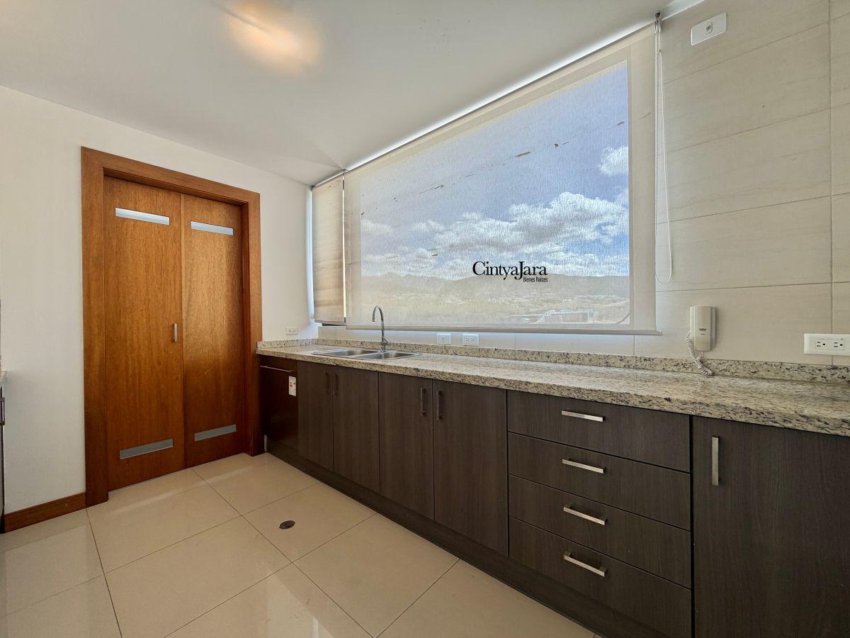 Suite de Venta en Cumbayá, con Vista y Terraza — imagen 4