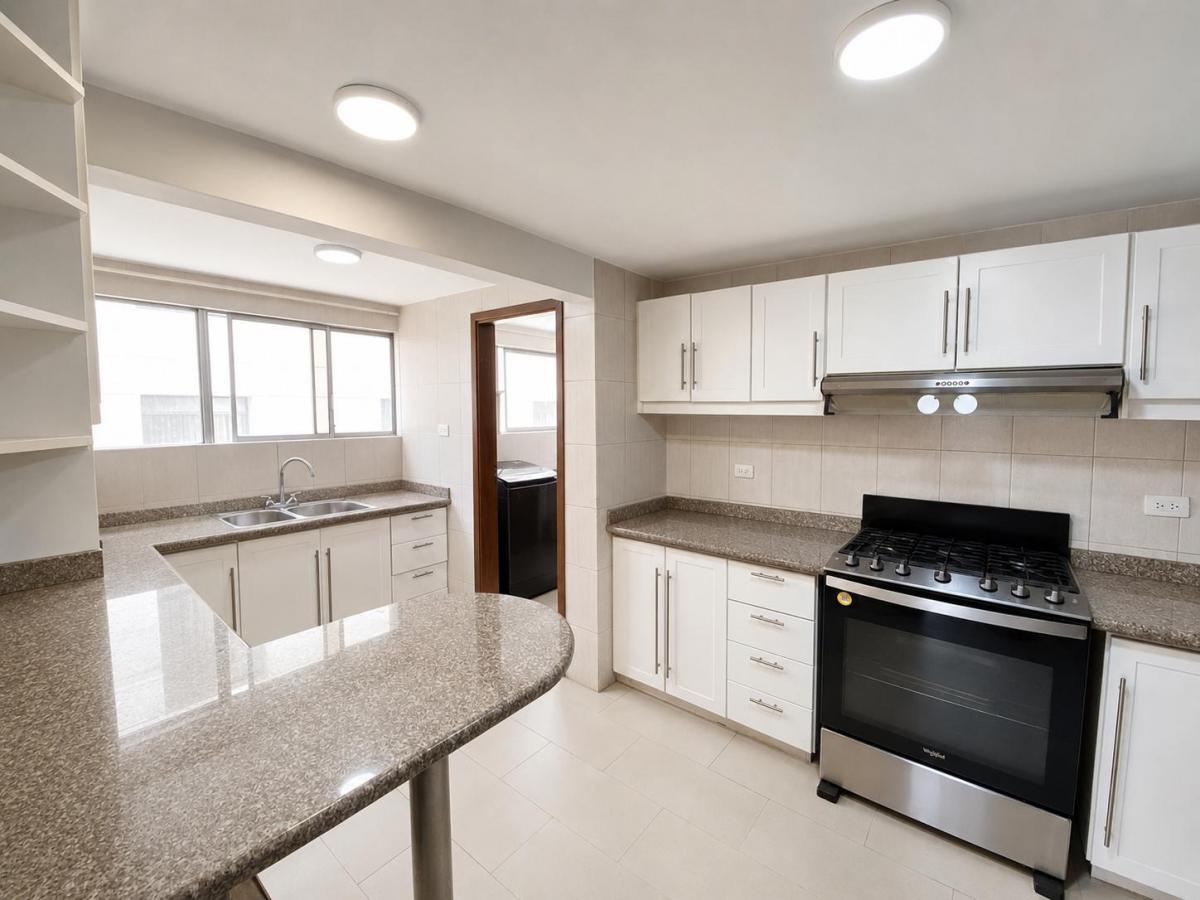 Vendo Amplio Departamento de 180 m en La República del Salvador, con Balcón — imagen 9