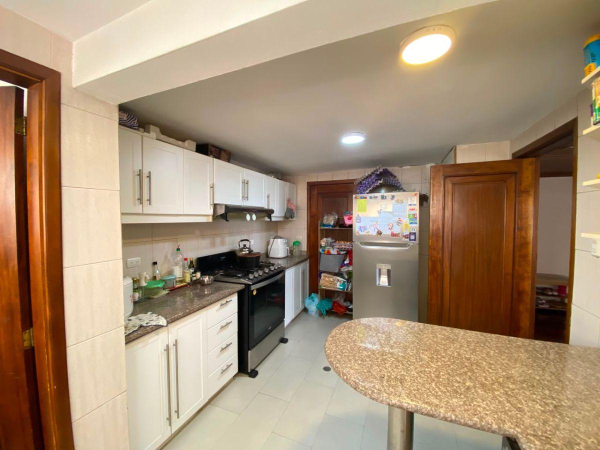 Vendo Amplio Departamento de 180 m en La República del Salvador, con Balcón — imagen 8