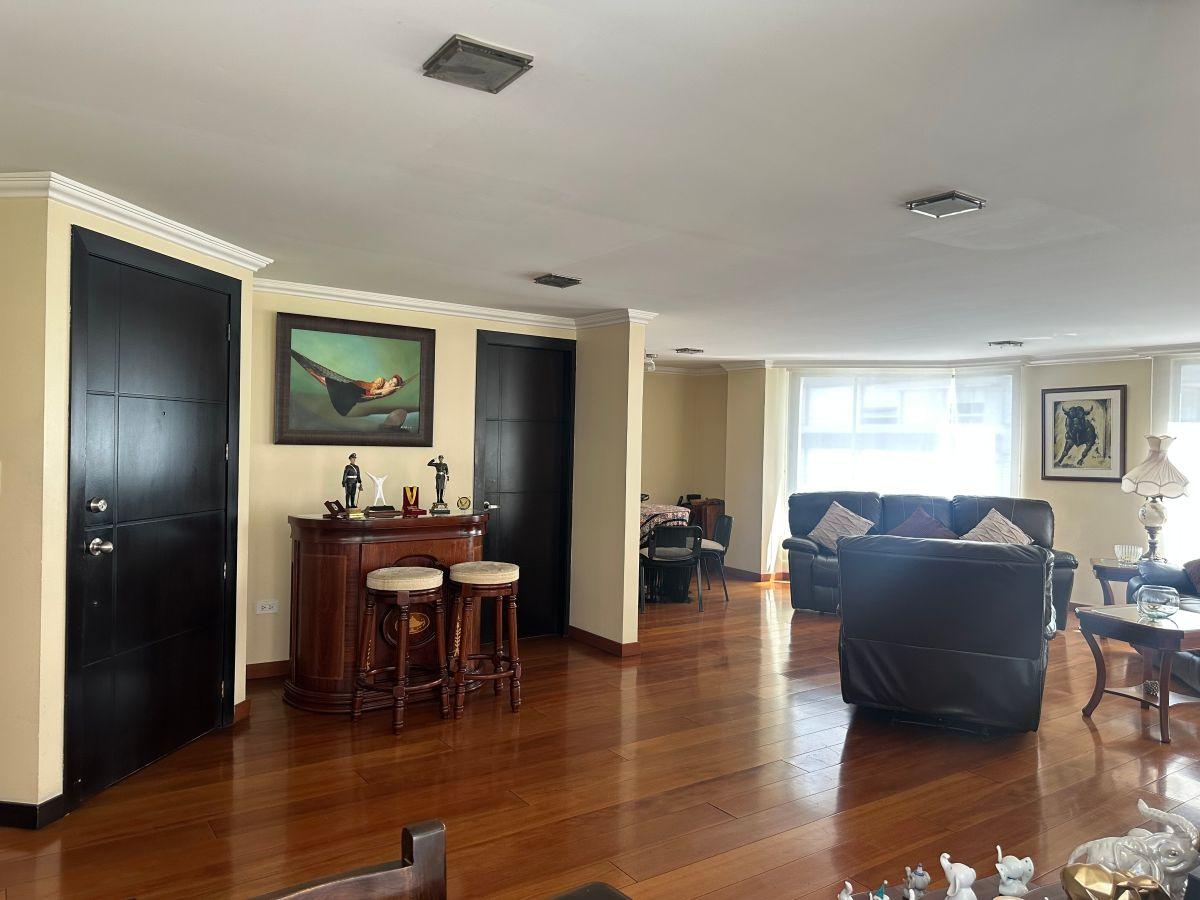 Vendo Bosmediano y Carlos Guerrero Hermoso Departamento 3 Dorm. 2 Estacionamientos, 1 Bodega. Provincia de Pichincha — imagen 5