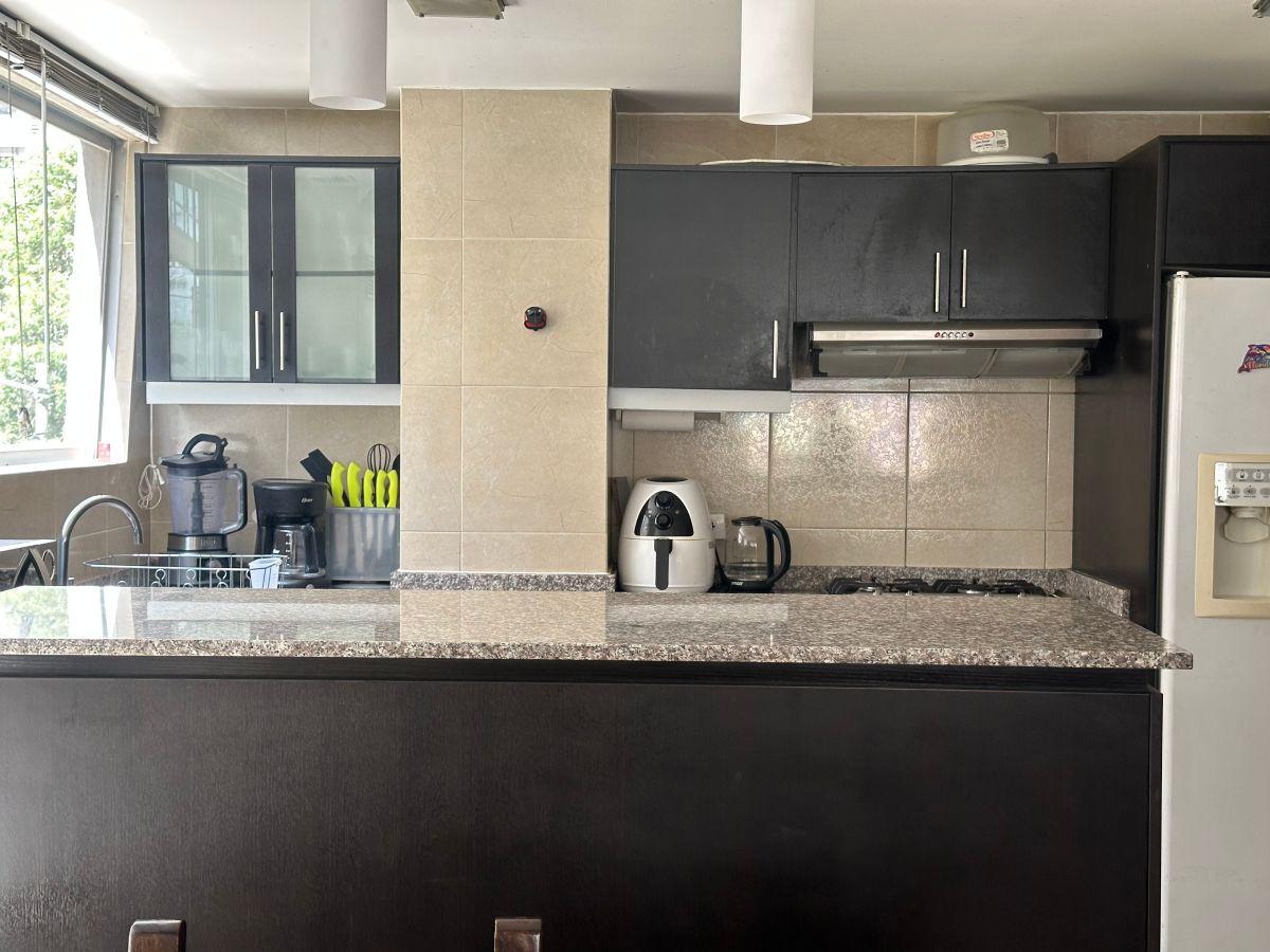 Vendo Bosmediano y Carlos Guerrero Hermoso Departamento 3 Dorm. 2 Estacionamientos, 1 Bodega. Provincia de Pichincha — imagen 3