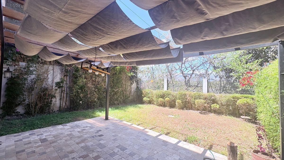 Casa en Venta en Cumbayá | Jardín Privado — imagen 9