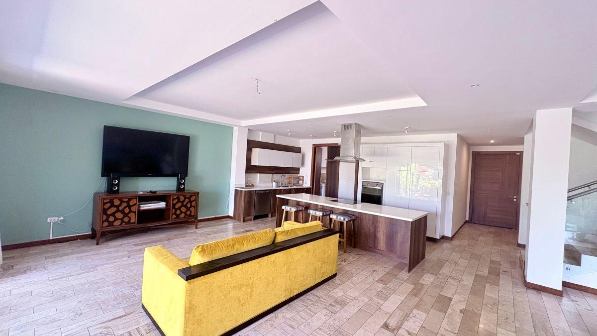 Casa en Venta en Cumbayá | Jardín Privado — imagen 8