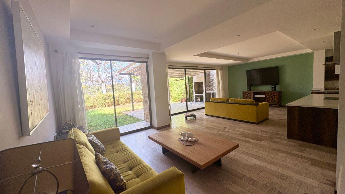 Casa en Venta en Cumbayá | Jardín Privado — imagen 6