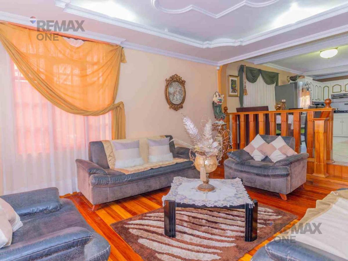 En Venta Lujosa Casa en Charasol Azogues — imagen 8