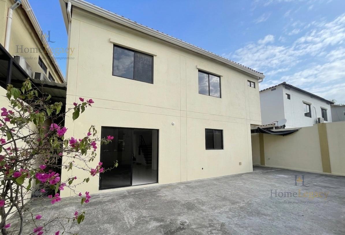 Venta de Casa Esquinera de 3 Dorm. con Patio y 2 Garajes en Guayaquil Am, Guayas — imagen 10