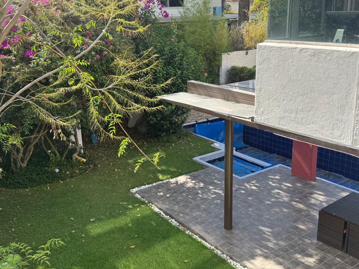 Vendo Casa en Tumbaco, 433 m², con Piscina, 4 Dorm. con Sus Baños, Lindas Terrazas! — imagen 9
