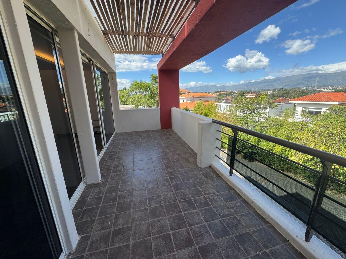 Vendo Casa en Tumbaco, 433 m², con Piscina, 4 Dorm. con Sus Baños, Lindas Terrazas! — imagen 7