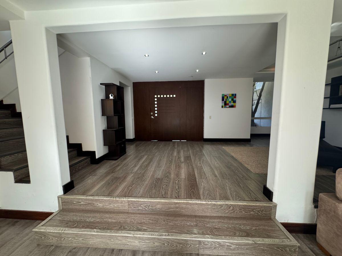 Vendo Casa en Tumbaco, 433 m², con Piscina, 4 Dorm. con Sus Baños, Lindas Terrazas! — imagen 5
