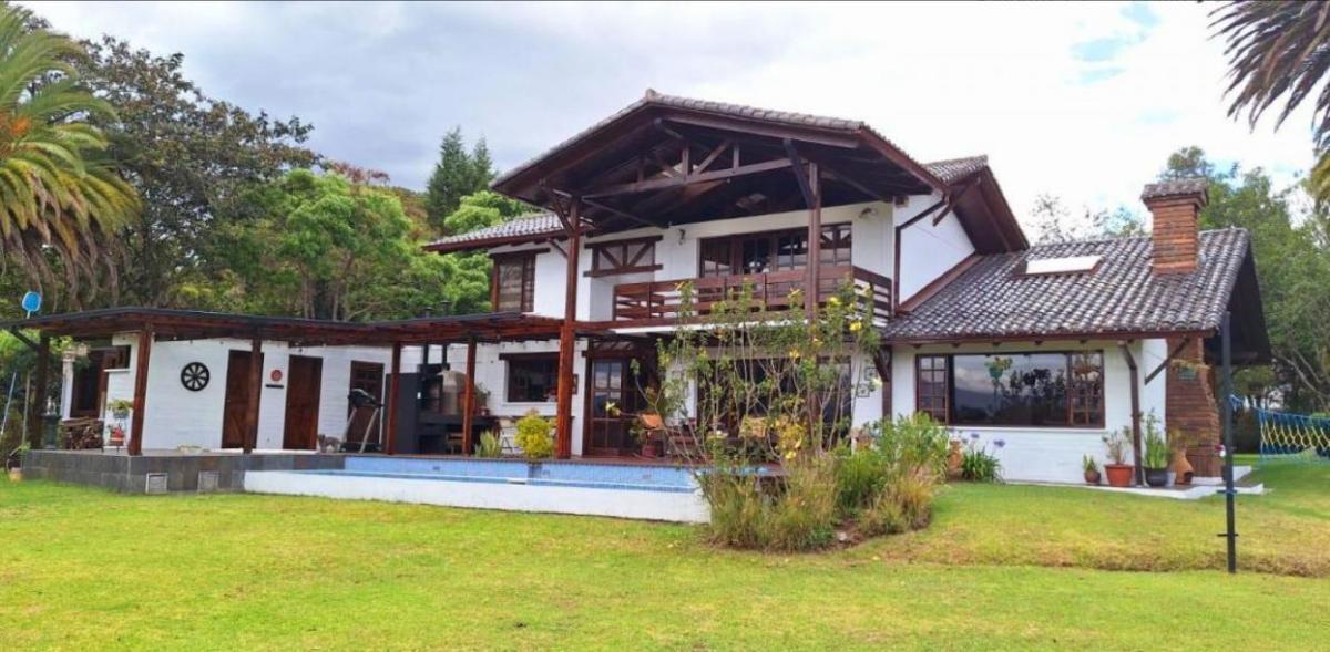 Vive Seguro con Una Bella Casa Tipo Campestre Para un Estilo de Vida en Familia con La Mejor Vista — imagen 9