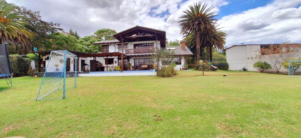 Vive Seguro con Una Bella Casa Tipo Campestre Para un Estilo de Vida en Familia con La Mejor Vista — imagen 8