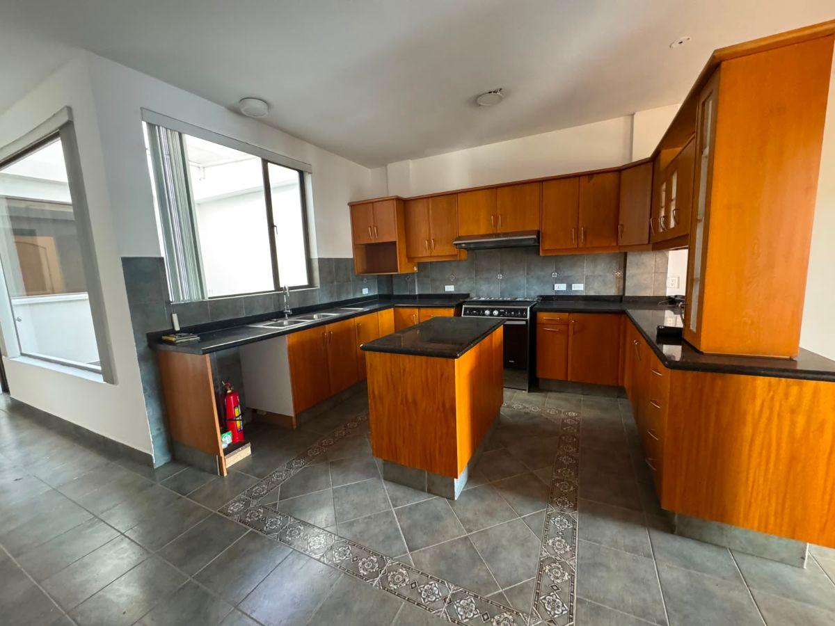 Venta Hermosa Casa Miravalle Vista Grande — imagen 10