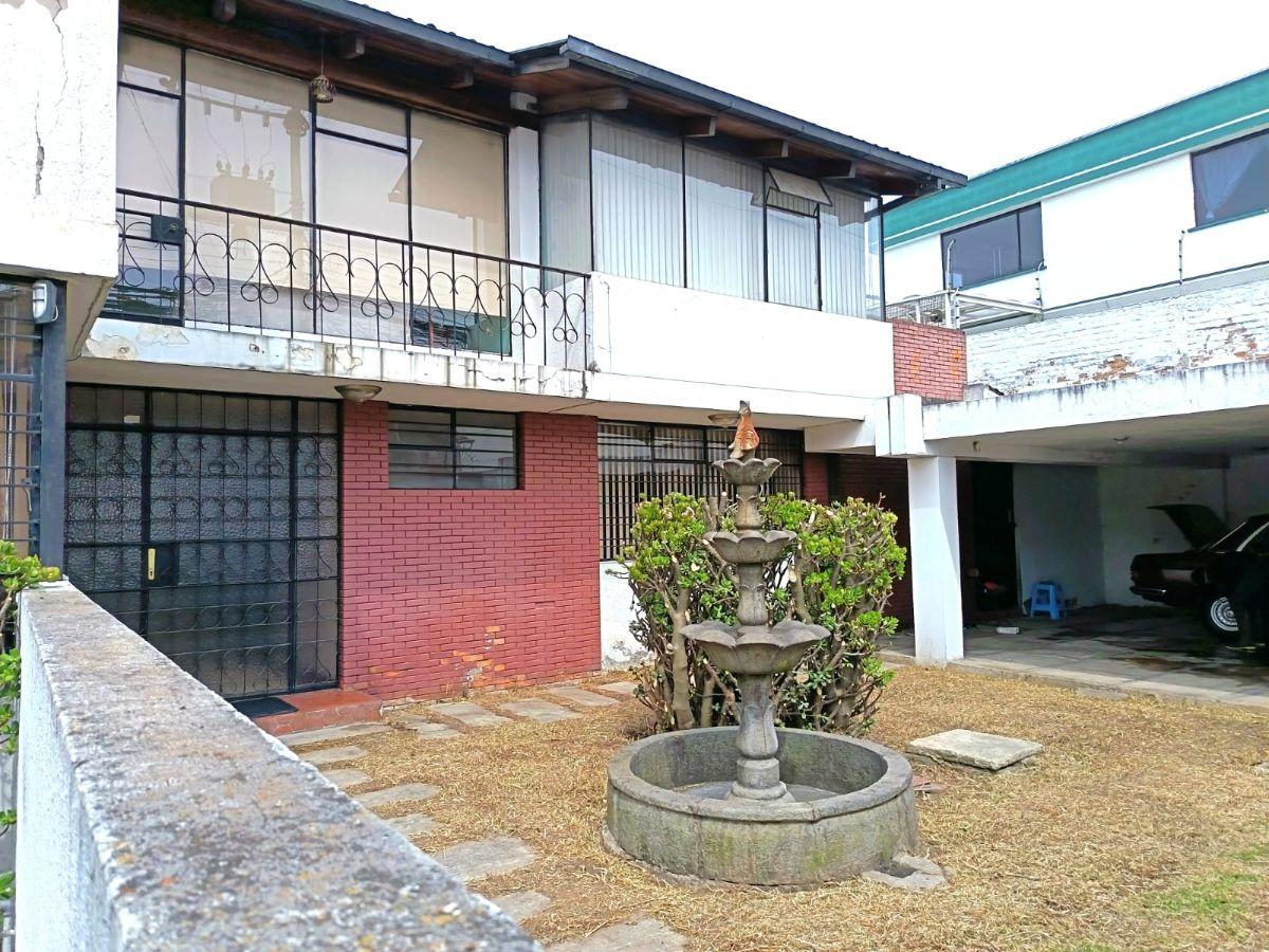 Venta Casa con Amplio Terreno, 800 m. Sector Las Gardenias, El Inca — imagen 9