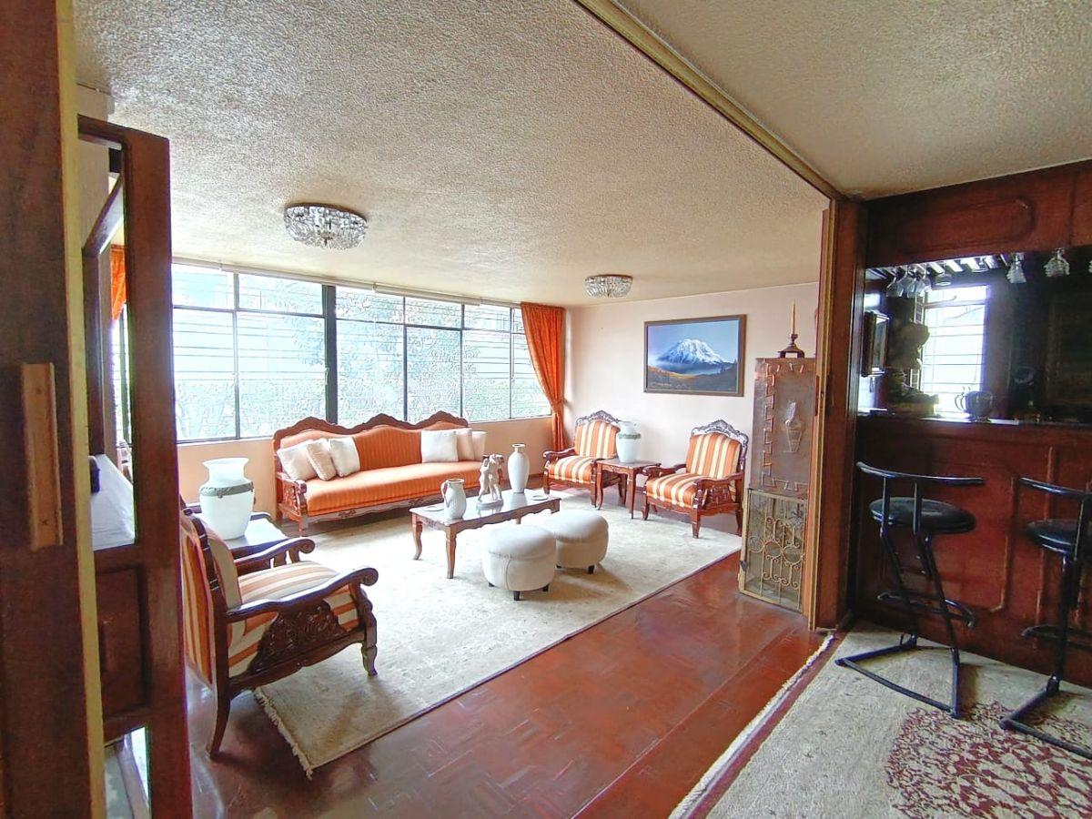 Venta Casa con Amplio Terreno, 800 m. Sector Las Gardenias, El Inca — imagen 6
