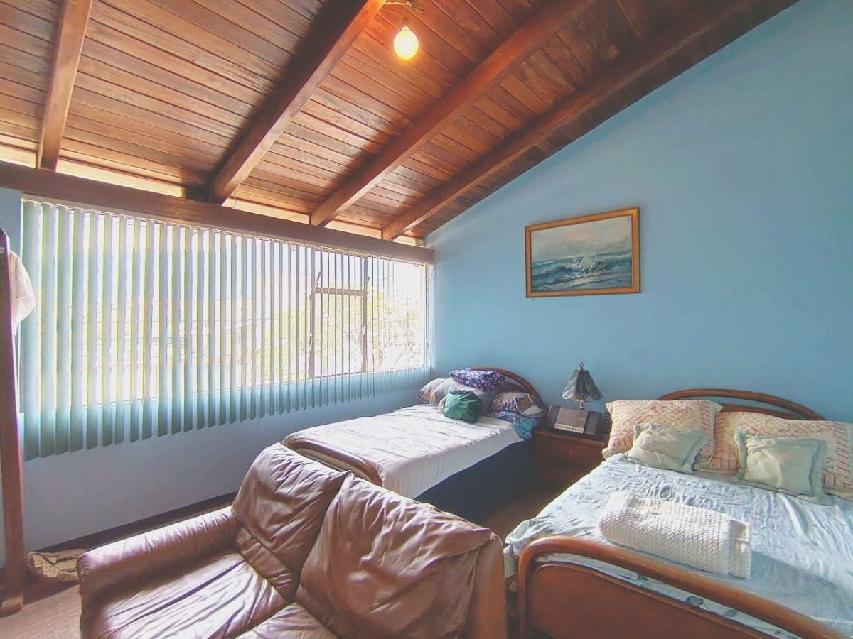 Venta Casa con Amplio Terreno, 800 m. Sector Las Gardenias, El Inca — imagen 3