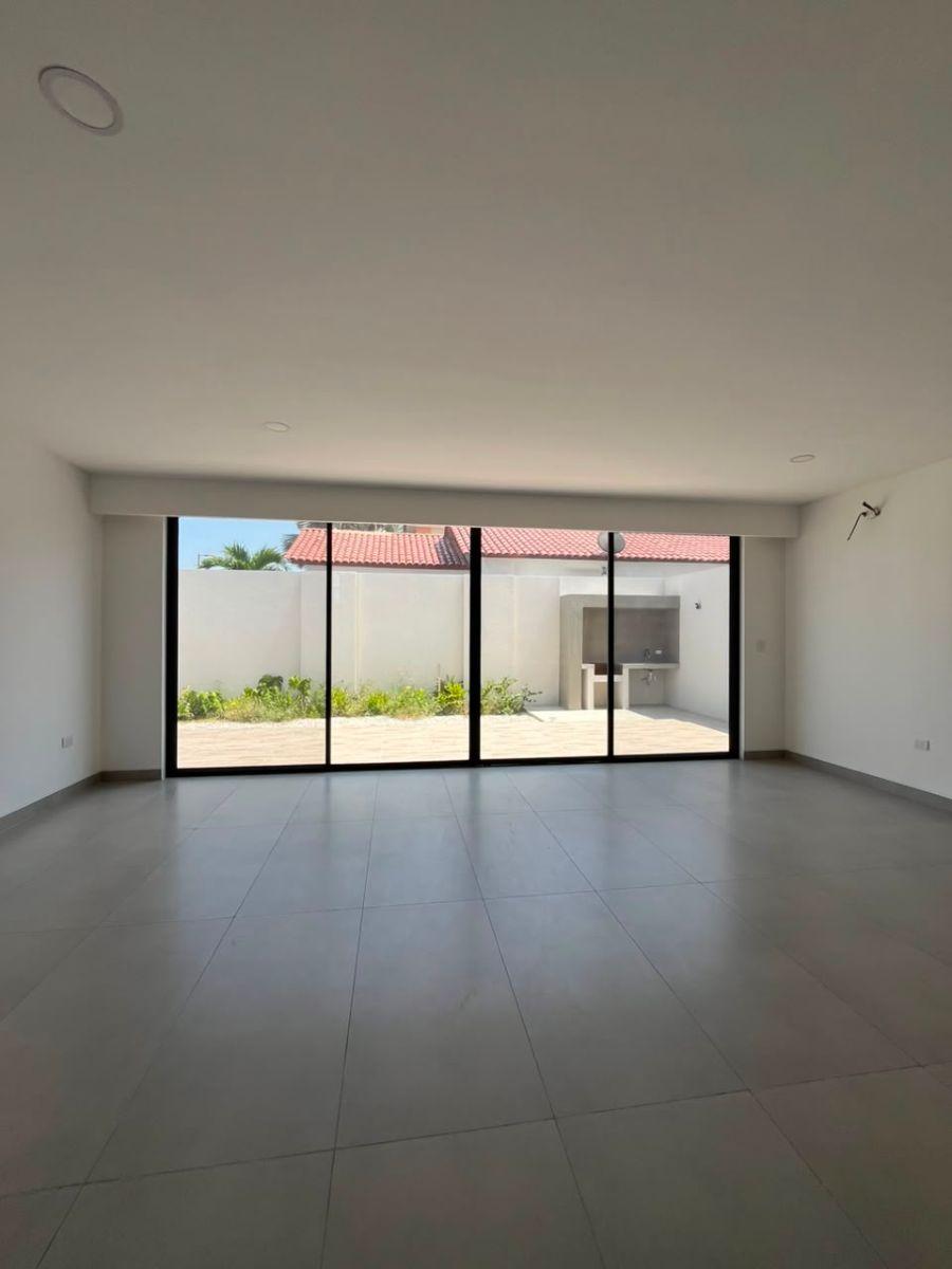 En Venta Casa de Estreno en Ciudad Celeste de 4 Dorm., Guayas — imagen 10