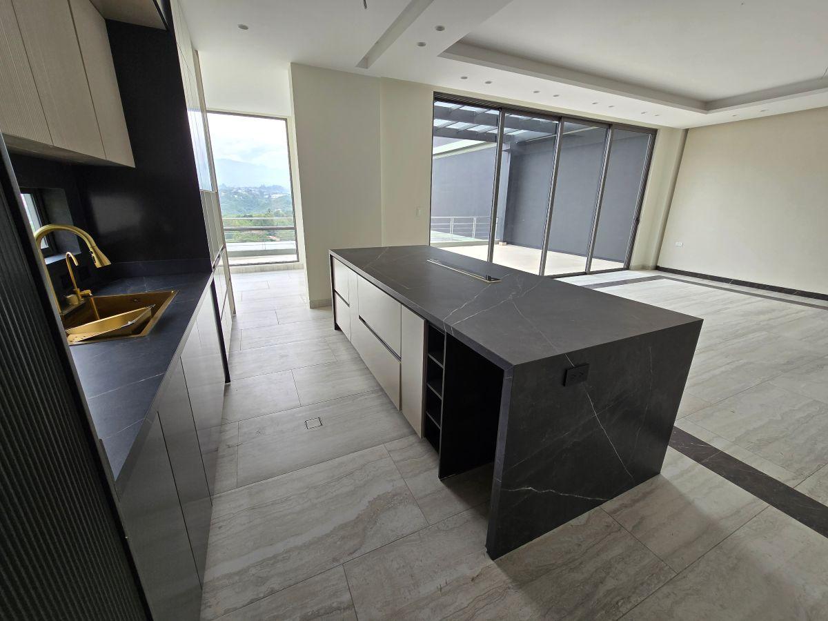 Vendo Exclusivo Pent - House Duplex de Lujo Dentro de La Mejor Urbanizacion de Cumbaya — imagen 5
