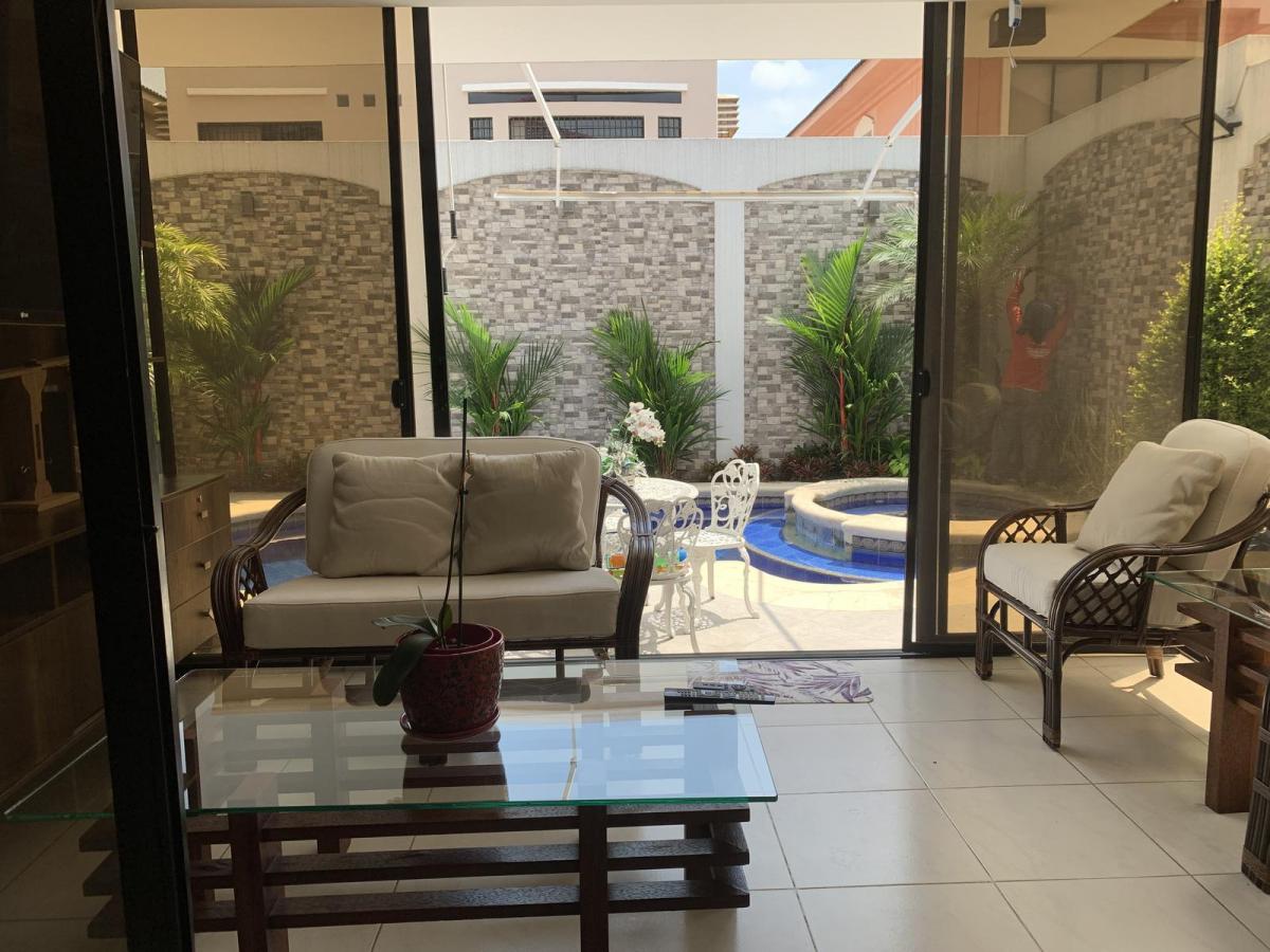 Casa con 4 Habitaciones y Piscina en Ceibos Norte en Venta, Guayas — imagen 9