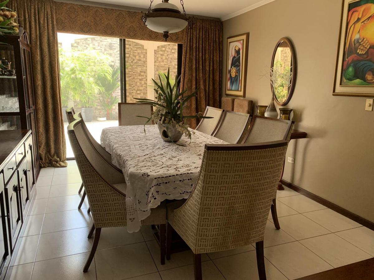 Casa con 4 Habitaciones y Piscina en Ceibos Norte en Venta, Guayas — imagen 5